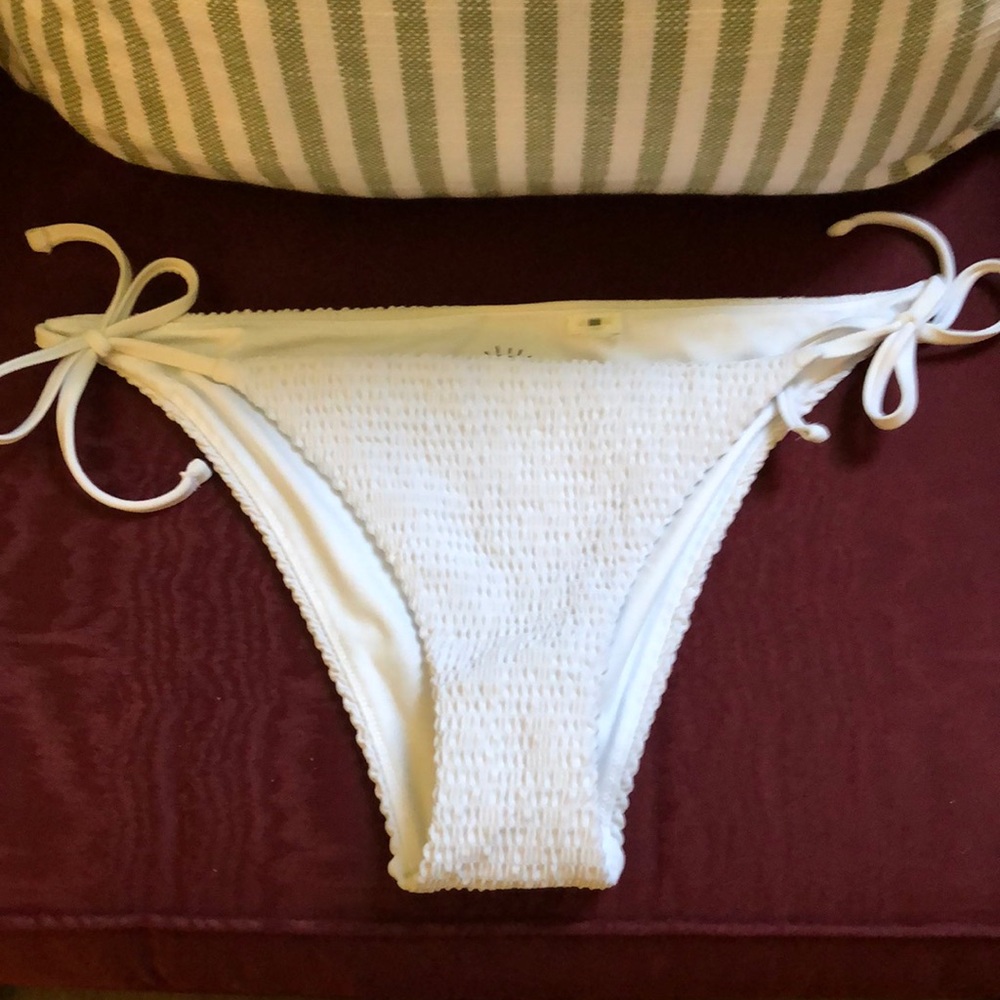 Hollister white tie-hip bikini bottoms, medium